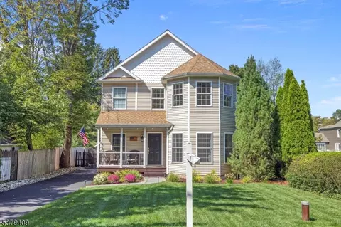 8 Cherry St, Chester, NJ 07930