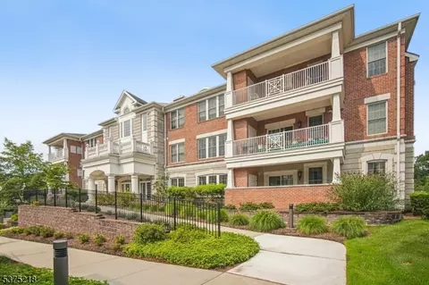 123 Four Seasons Dr #123, North Caldwell, NJ 07006