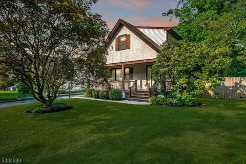 21 Heathcote Brook Rd, Princeton, NJ 08540
