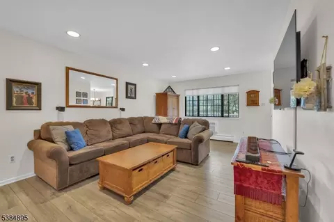 14 Foxwood Dr #E, Morris Plains, NJ 07950