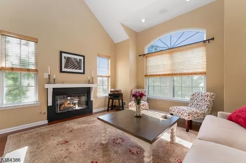 81 Pinehurst Dr, Washington, NJ 07882