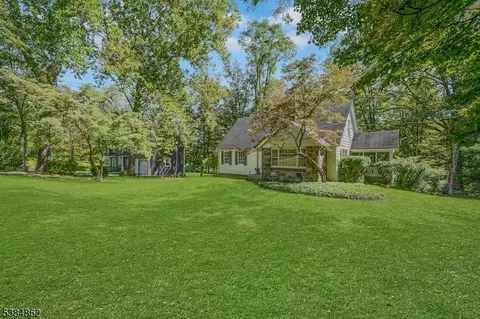 17 E Main St, Brookside, NJ 07926