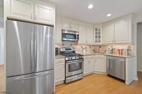 8 Anthony Dr, Madison, NJ 07940 photo 9