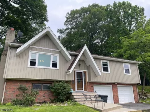 126 Hilltop Trl, Sparta, NJ 07871