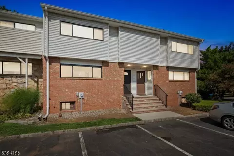 902 Merritt Dr #E, Hillsborough, NJ 08844