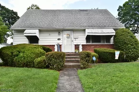 19 Florence Pl, Elmwood Park, NJ 07407
