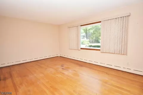 9 Emma Pl, Middlesex, NJ 08846 photo 2