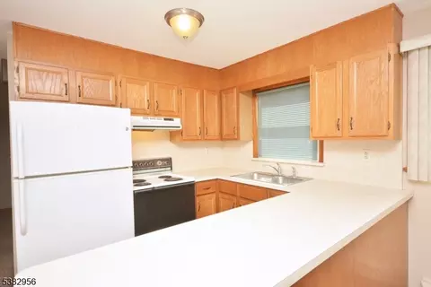 9 Emma Pl, Middlesex, NJ 08846 photo 7