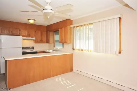 9 Emma Pl, Middlesex, NJ 08846 photo 8