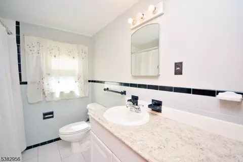 9 Emma Pl, Middlesex, NJ 08846 photo 27