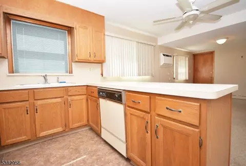 9 Emma Pl, Middlesex, NJ 08846 photo 6