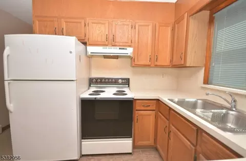 9 Emma Pl, Middlesex, NJ 08846 photo 5