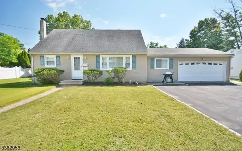 9 Emma Pl, Middlesex, NJ 08846
