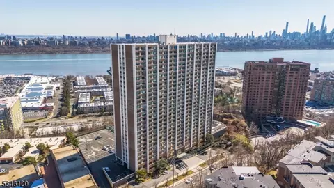 250 Gorge #25J, Edgewater, NJ 07020
