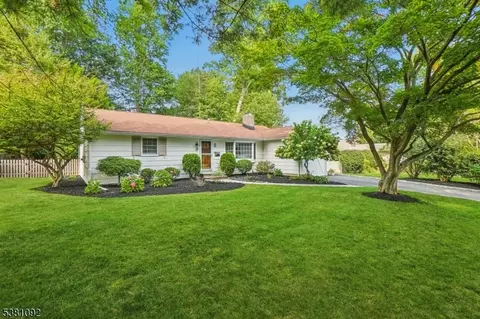 9 Overhill Dr, Madison, NJ 07940