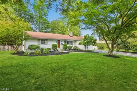 9 Overhill Dr, Madison, NJ 07940