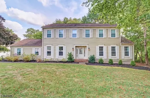 22 Valley View Dr, East Hanover, NJ 07936