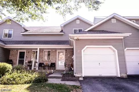 17 Meadow Pond Rd, Hamburg, NJ 07419