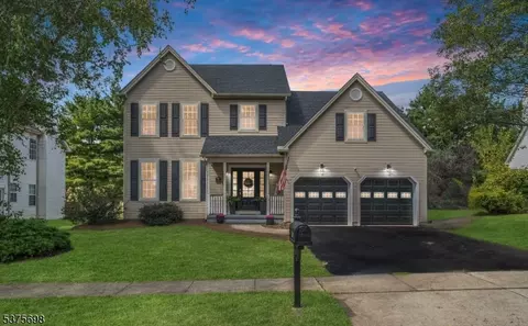 26 Byron Dr, Phillipsburg, NJ 08865