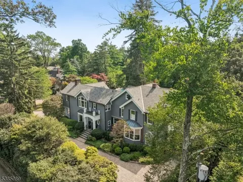 6 Lynwood Way, West Orange, NJ 07052