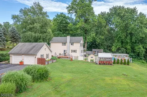 18 W Crisman Rd, Columbia, NJ 07832