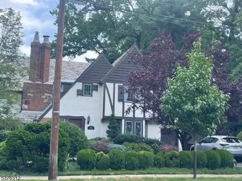 689 Shadowlawn Dr, Westfield, NJ 07090
