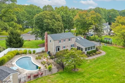 28 Franklin Dr, Basking Ridge, NJ 07920