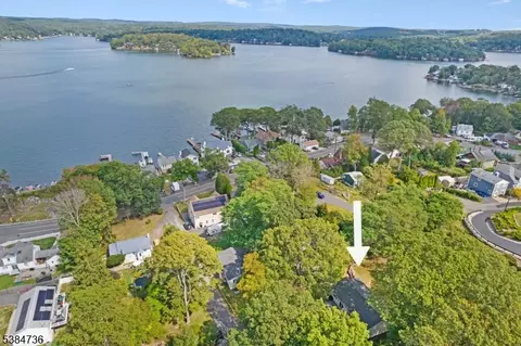 18 Sutton Rd, Hopatcong, NJ 07843