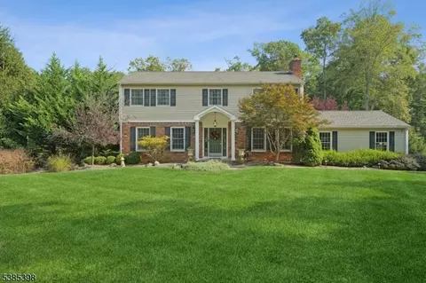 39 Red Hill Rd, Warren, NJ 07059