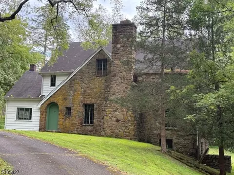 20 Rogers Rd, Chester Twp, NJ 07931