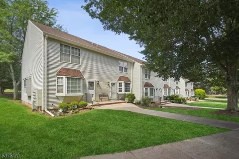 502 Wedgewood Cir, Flemington, NJ 08822