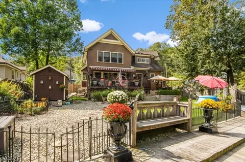52 Seneca Trl, Denville, NJ 07834