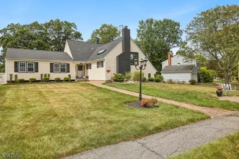 8 Deauville Dr, Parsippany, NJ 07054