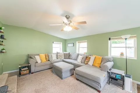 90 Burnside Pl, Haskell, NJ 07420 photo 14