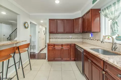 90 Burnside Pl, Haskell, NJ 07420 photo 7