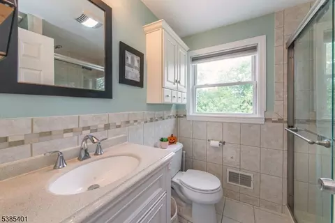 90 Burnside Pl, Haskell, NJ 07420 photo 18