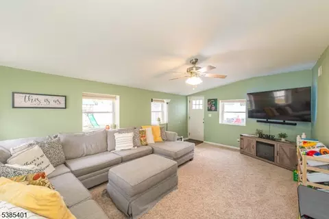 90 Burnside Pl, Haskell, NJ 07420 photo 15