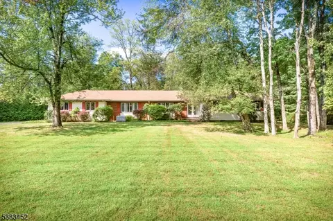 24 Old Forge Dr, Warren, NJ 07059