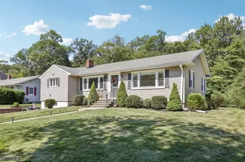 26 Birch Hill Dr, Whippany, NJ 07981