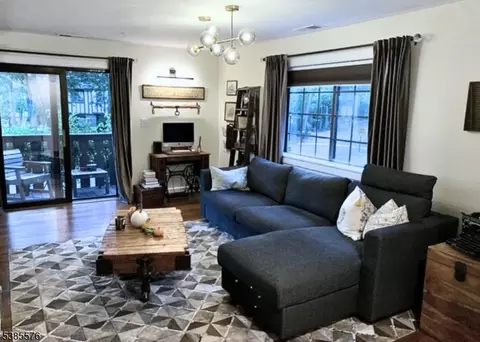 3016 Stowe Ln, Mahwah, NJ 07430