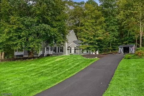 1 Brentwood Ct, Sparta, NJ 07871