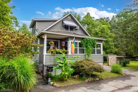 21 Spring Ln, West Caldwell, NJ 07006
