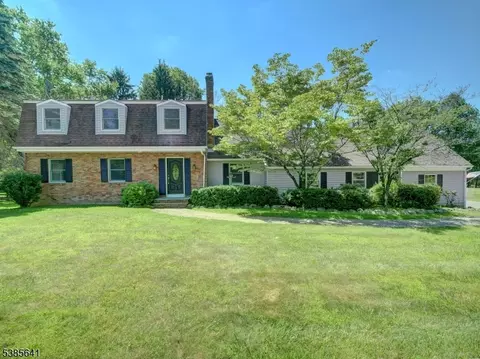 3 Cross Brook Dr, Tewksbury Twp, NJ 07830