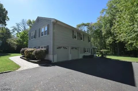 633 Plainfield Ave, Berkeley Heights, NJ 07922 photo 2