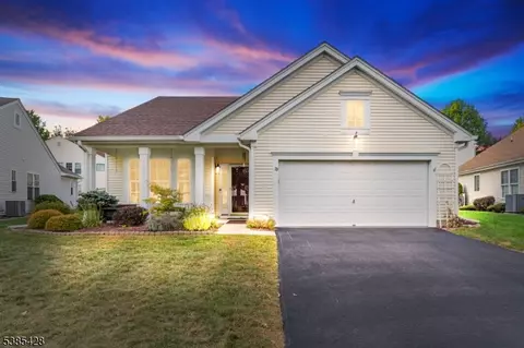 29 Stafford Ln, Belvidere, NJ 07823