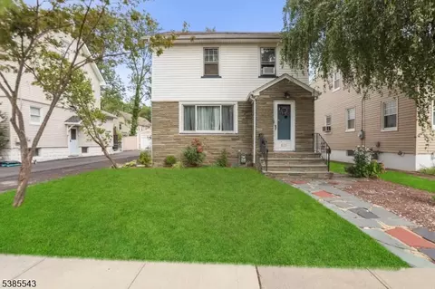 825 Elm St, Roselle Park, NJ 07204