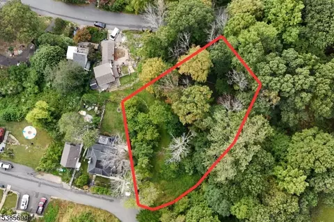 2 Robert Pl, Stanhope Boro, NJ 07874