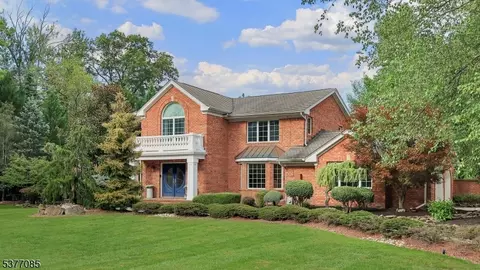 1 Frances Ln, Scotch Plains, NJ 07076