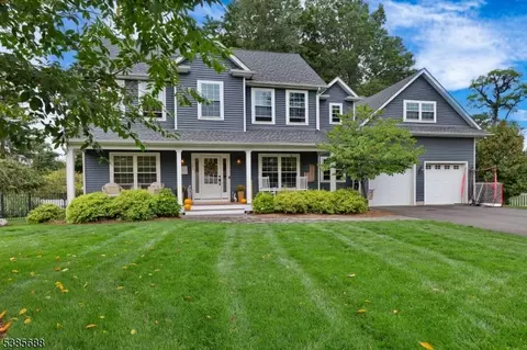 23 Perrin Dr, Wayne, NJ 07470 photo 2