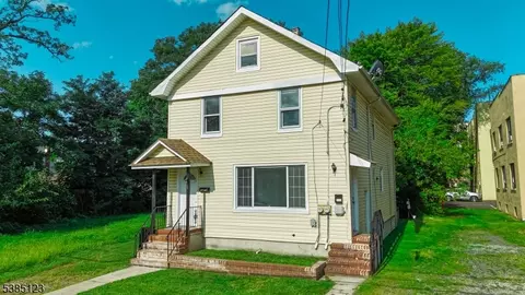 13 Melbourne Ct, Woodbridge, NJ 07095